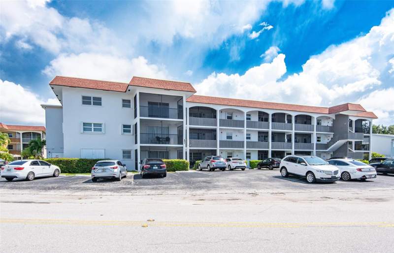 2 bedroom Stock Cooperative at 651 Pine Drive #306, Garden Isle 2, Pompano Beach — photo 5
