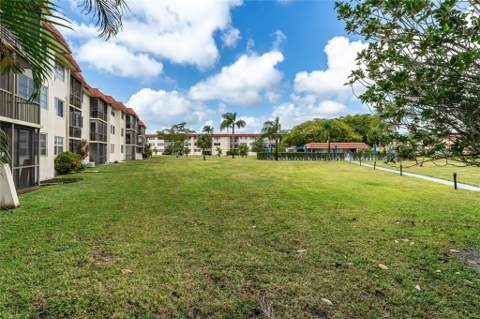 9523 S Hollybrook Lake Drive #102, Pembroke Pines FL - photo 23 of 64