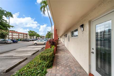 9523 S Hollybrook Lake Drive #102, Pembroke Pines FL - photo 24 of 64