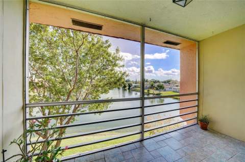 9440 Sunrise Lakes Boulevard #312, Sunrise FL - photo 7 of 15
