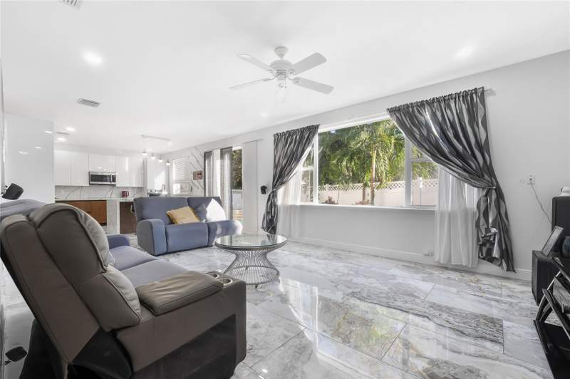 5 bedroom Single Family Residence at 9526 NW 52nd Place, Ridgeview Crossing Rep, Coral Springs — photo 4