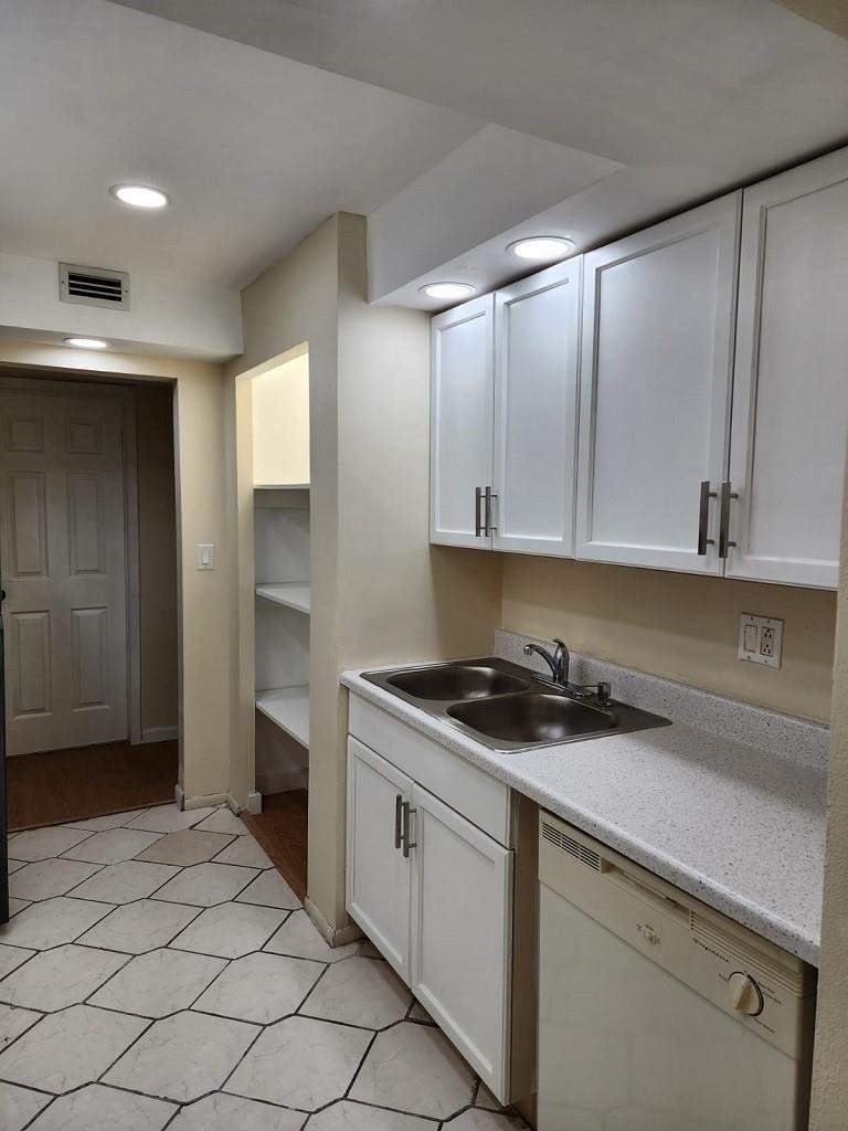 2 bedroom Condominium at 3660 Inverrary Drive #3L, International Village, Lauderhill — photo 3