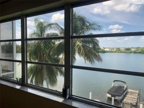 4311 Crystal Lake Drive #314, Deerfield Beach FL - photo 19 of 31