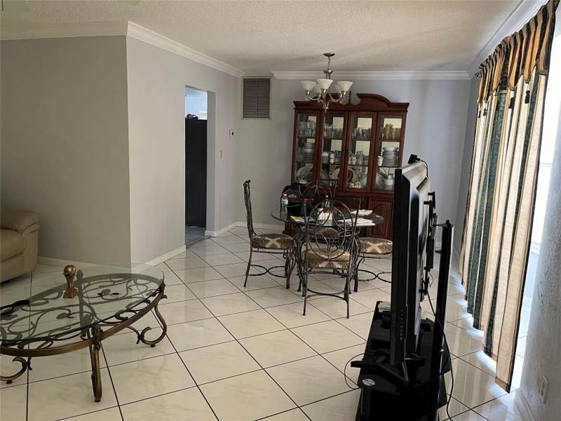4 bedroom Single Family Residence at 3420 NW 39th Street, Oriole Estates Sec 7 64-1, Lauderdale Lakes — photo 2