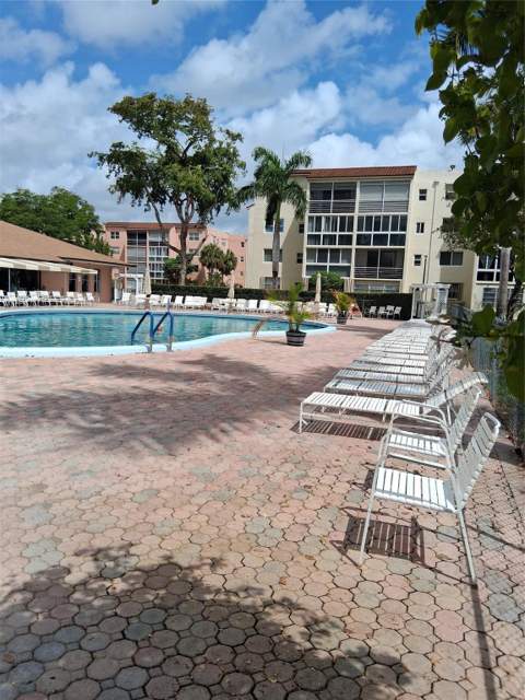 2861 Somerset Drive #317, Lauderdale Lakes FL - photo 6 of 33