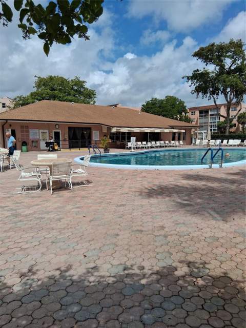 2861 Somerset Drive #317, Lauderdale Lakes FL - photo 12 of 33