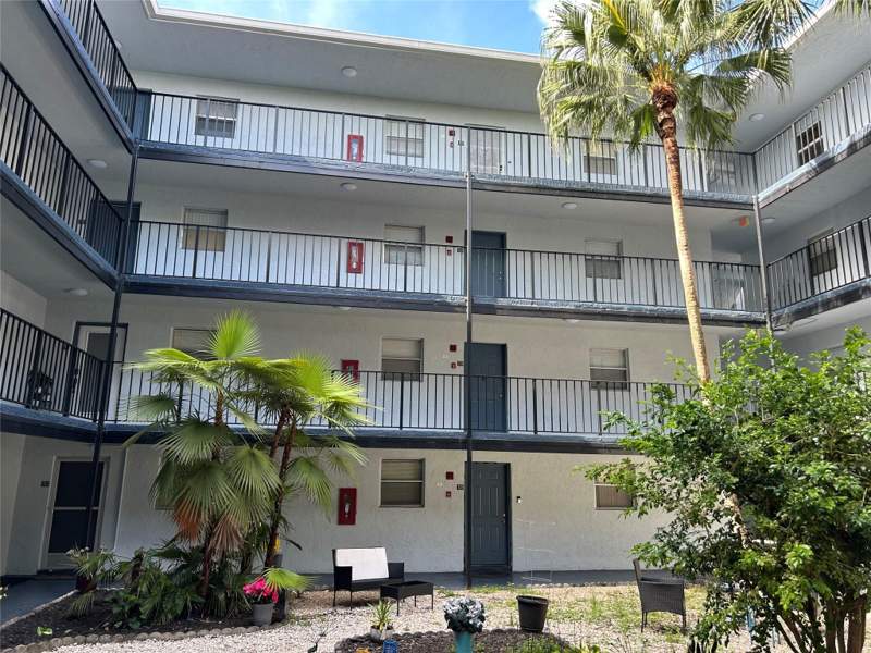 2 bedroom Condominium at 2800 Somerset Drive #109J, Somerset At Laud Lakes, Lauderdale Lakes — photo 3