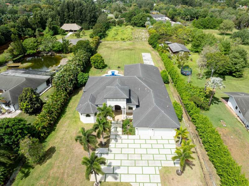 6 bedroom Single Family Residence at 5941 SW 185th Way, Everglades Land Co Sub 1-, Southwest Ranches — photo 4