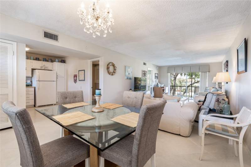 1 bedroom Condominium at 671 S Hollybrook Drive #306, Hollybrook Golf & Tennis, Pembroke Pines — photo 4