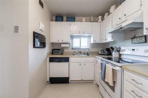 671 S Hollybrook Drive #306, Pembroke Pines FL - photo 9 of 53