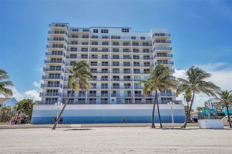 1 bedroom Condominium at 400 N Surf Road #703, Edgewater, Hollywood — photo 2