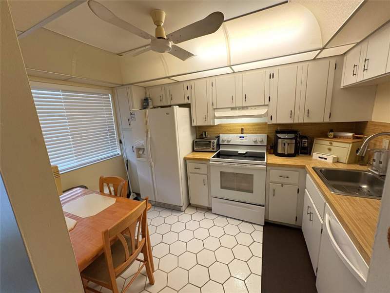 2 bedroom Condominium at 3571 Inverrary Drive #209, Las Vistas At Inverrary, Lauderhill — photo 3