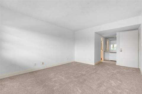 535 Oaks Drive #508, Pompano Beach FL - photo 12 of 34
