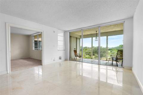 535 Oaks Drive #508, Pompano Beach FL - photo 15 of 34