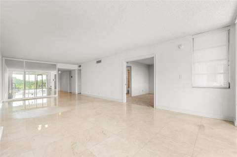 535 Oaks Drive #508, Pompano Beach FL - photo 18 of 34
