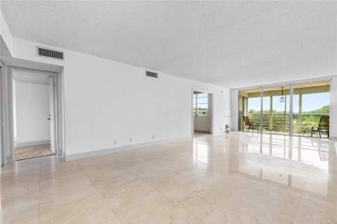 535 Oaks Drive #508, Pompano Beach FL - photo 19 of 34