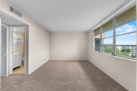 535 Oaks Drive #508, Pompano Beach FL - photo 20 of 34