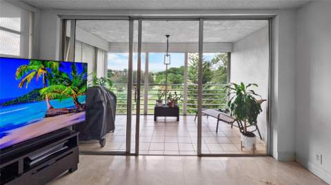 535 Oaks Drive #508, Pompano Beach FL - photo 23 of 34