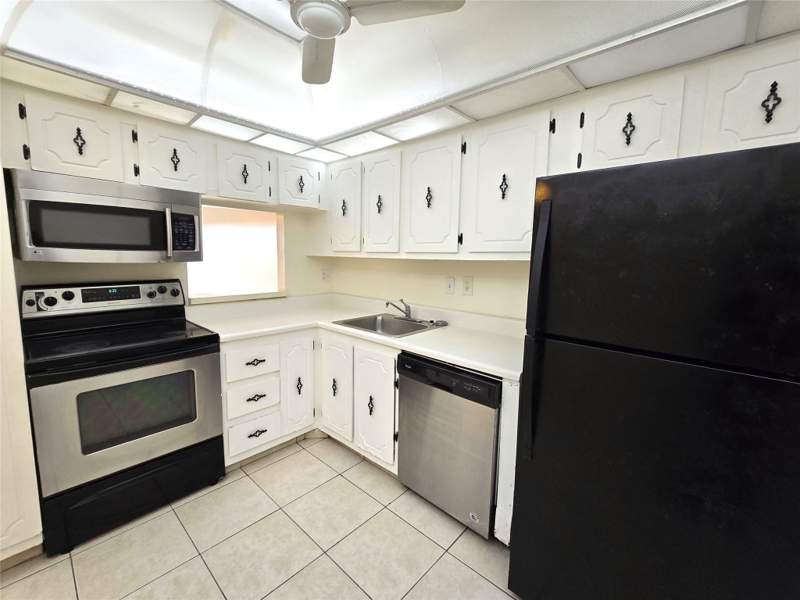 1 bedroom Condominium at 4334 NW 9th Avenue #9-3B, Heritage Circle, Deerfield Beach — photo 3