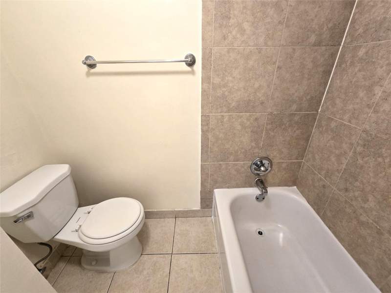 1 bedroom Condominium at 4334 NW 9th Avenue #9-3B, Heritage Circle, Deerfield Beach — photo 4