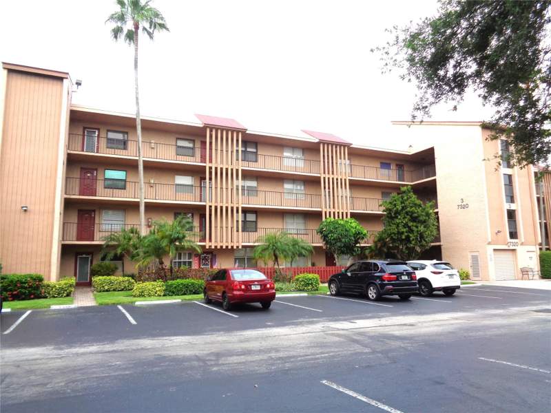 2 bedroom Condominium at 7320 Lake Circle Drive #101, Palm Lakes, Margate — photo 2