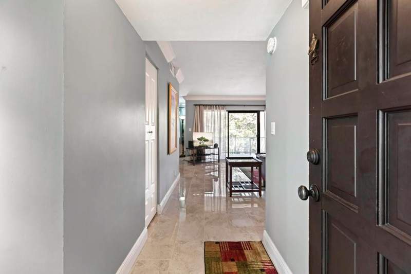 2 bedroom Condominium at 6010 S Falls Circle Drive #405, Falls of inverrary, Lauderhill — photo 2