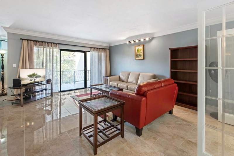 2 bedroom Condominium at 6010 S Falls Circle Drive #405, Falls of inverrary, Lauderhill — photo 3