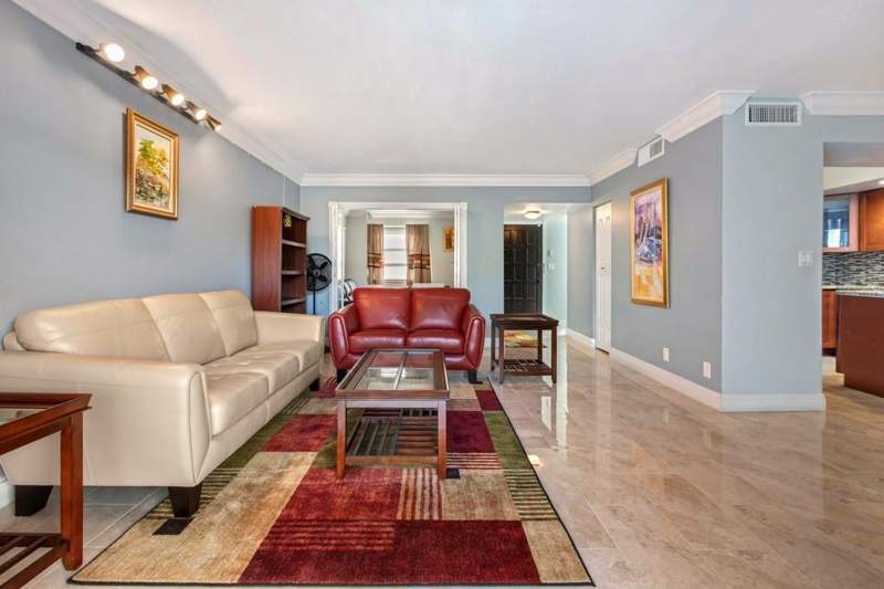 2 bedroom Condominium at 6010 S Falls Circle Drive #405, Falls of inverrary, Lauderhill — photo 5