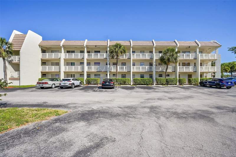 2 bedroom Condominium at 6800 Royal Palm Boulevard #102, Royal Park Gardens, Margate — photo 3