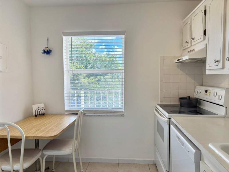 2 bedroom Condominium at 1055 Country Club Drive #404, Oriole Golf & Tennis Two, Margate — photo 3
