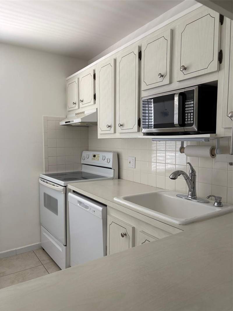 2 bedroom Condominium at 1055 Country Club Drive #404, Oriole Golf & Tennis Two, Margate — photo 2