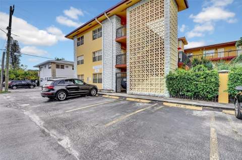 744 NE 14th Avenue #4, Fort Lauderdale FL - photo 8 of 37