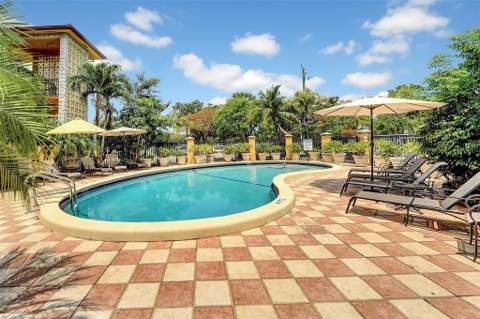 744 NE 14th Avenue #4, Fort Lauderdale FL - photo 9 of 37