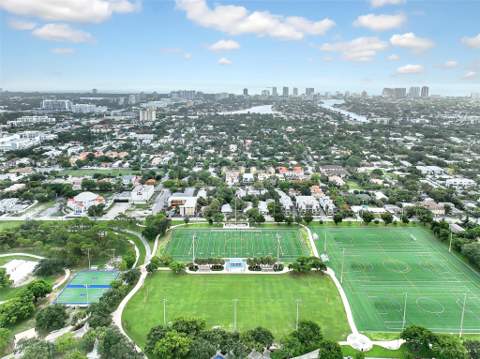 744 NE 14th Avenue #4, Fort Lauderdale FL - photo 7 of 37
