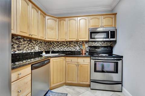 744 NE 14th Avenue #4, Fort Lauderdale FL - photo 19 of 37
