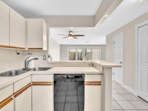 499 SE 13th Street #8e, Fort Lauderdale FL - photo 11 of 34
