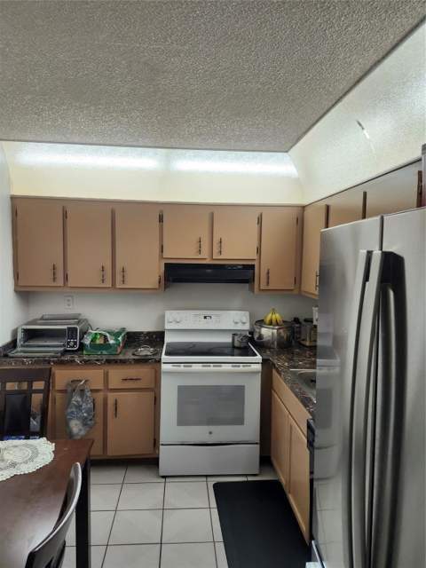 2840 Somerset Drive #404 M, Lauderdale Lakes FL - photo 8 of 13