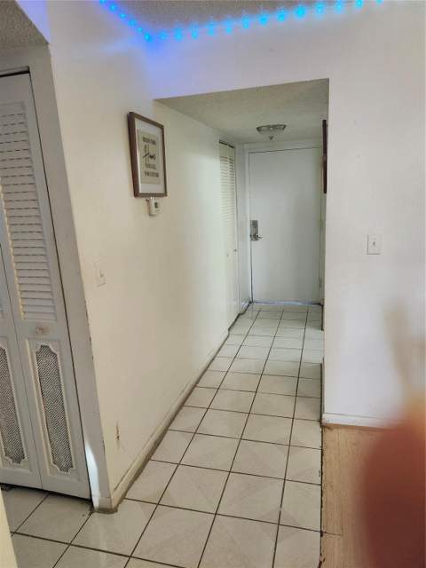 2840 Somerset Drive #404 M, Lauderdale Lakes FL - photo 6 of 13