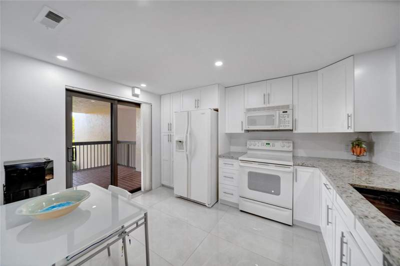 2 bedroom Condominium at 3521 Environ Boulevard #B410, Lakes of Environ Condominium Association , Lauderhill — photo 5