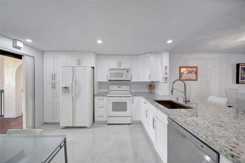 2 bedroom Condominium at 3521 Environ Boulevard #B410, Lakes of Environ Condominium Association , Lauderhill — photo 4