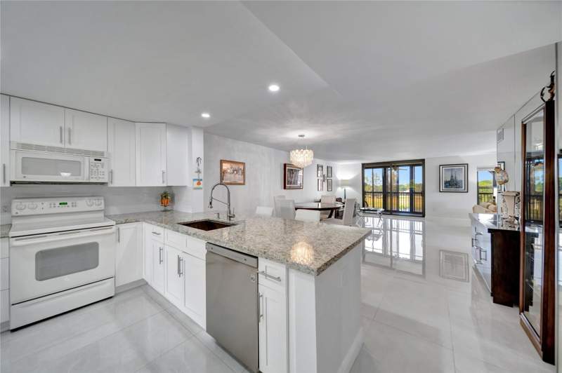 2 bedroom Condominium at 3521 Environ Boulevard #B410, Lakes of Environ Condominium Association , Lauderhill — photo 2