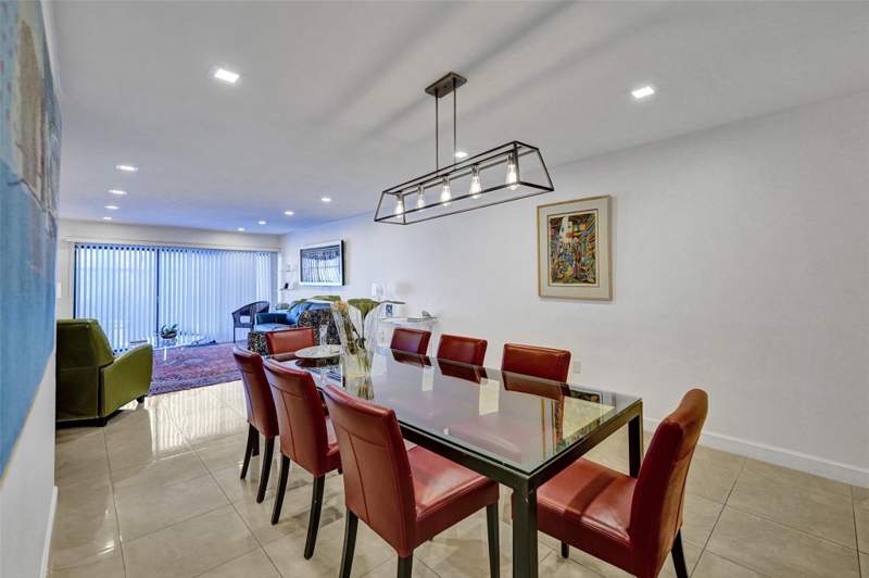 2 bedroom Condominium at 4060 N Hills Drive #32, Emerald Hills Country Clu, Hollywood — photo 4