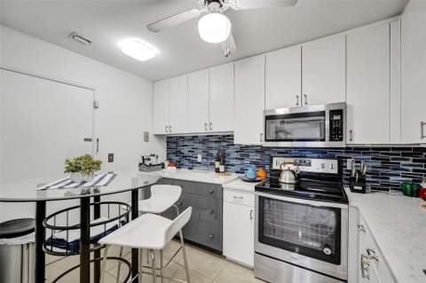 4060 N Hills Drive #32, Hollywood FL - photo 18 of 45