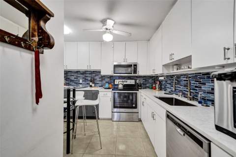 4060 N Hills Drive #32, Hollywood FL - photo 16 of 45