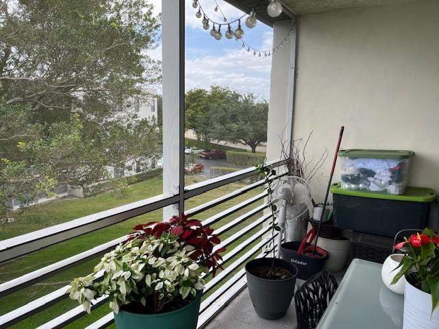 2 bedroom Condominium at 9330 Lagoon Place #406, Lagoon Place, Davie — photo 2