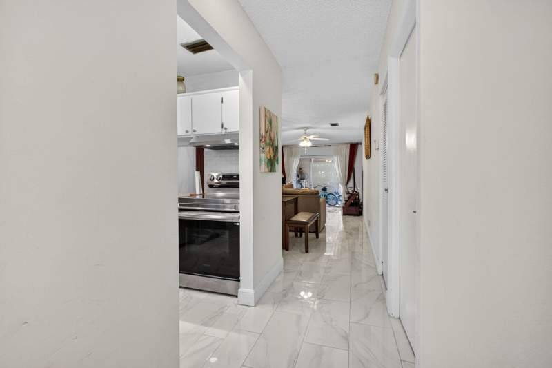 2 bedroom Condominium at 224 Lake Constance Drive ##224, Golden Lakes Village, West Palm Beach — photo 4