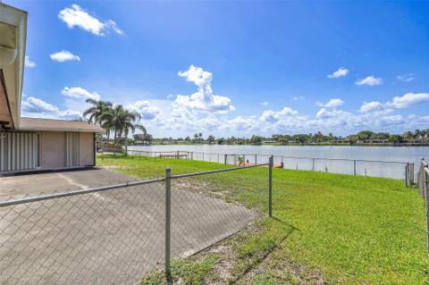 8720 Pasadena Boulevard, Pembroke Pines FL - photo 12 of 43