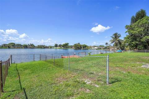 8720 Pasadena Boulevard, Pembroke Pines FL - photo 16 of 43