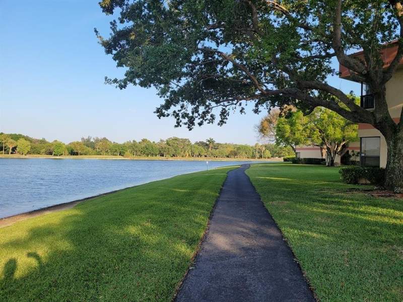 3 bedroom Condominium at 2744 S Carambola Circle #1919, Applewood Village 2, Coconut Creek — photo 3