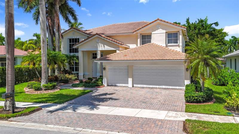 5 bedroom Single Family Residence at 1673 Victoria Pointe Circle, Sector 7-Parcel W, Weston — photo 2